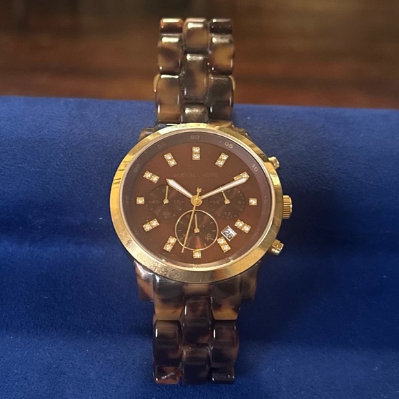 MICHAEL KORS
Tortoise Acrylic Brown Dial Ladies Watch
Item No. MK5216/no case - Picture 4 of 9